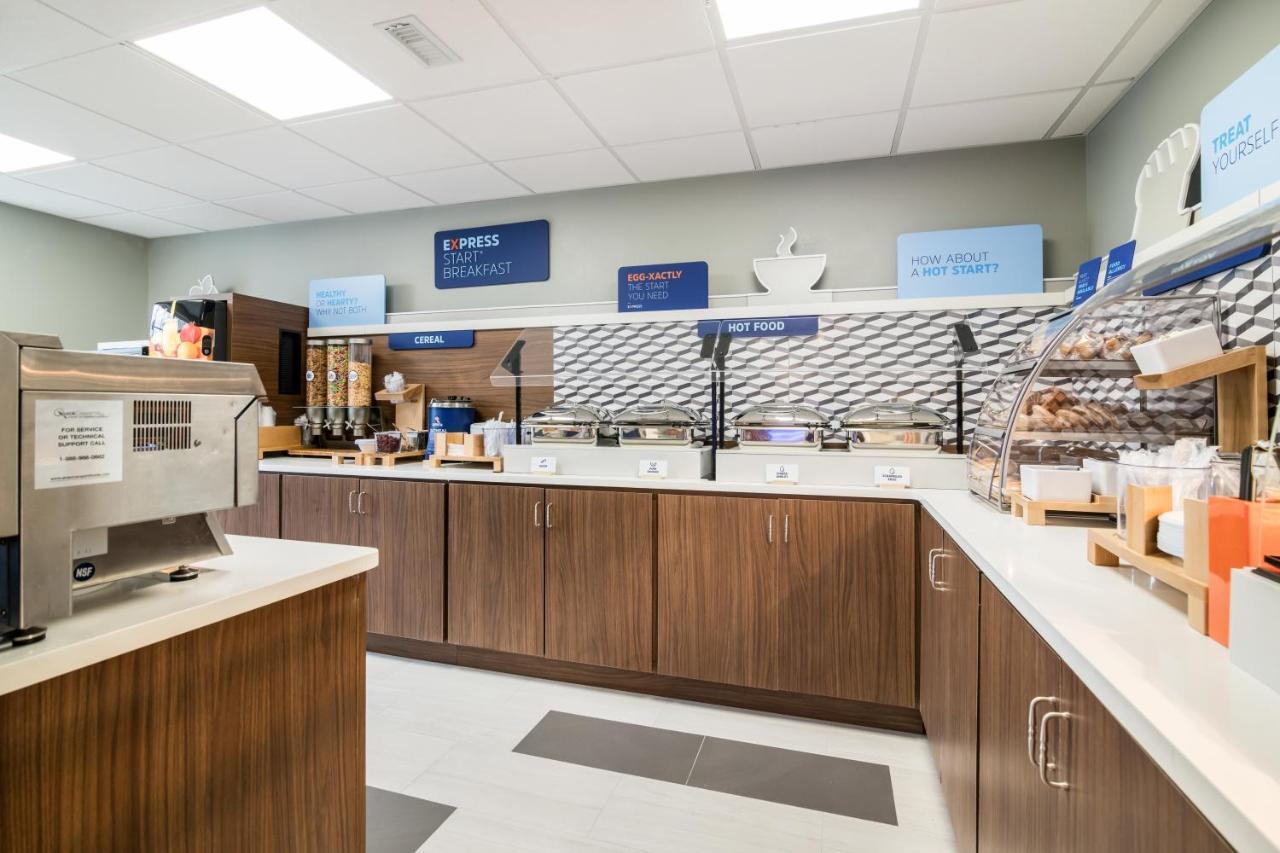 Holiday Inn Express - Plymouth By Ihg Екстер'єр фото