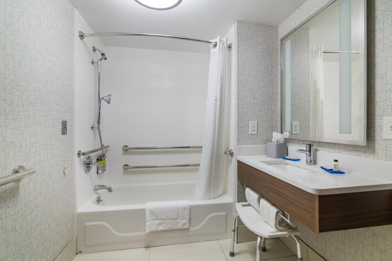 Holiday Inn Express - Plymouth By Ihg Екстер'єр фото