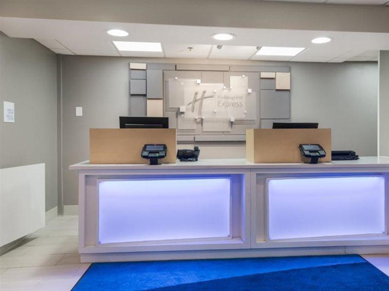 Holiday Inn Express - Plymouth By Ihg Екстер'єр фото