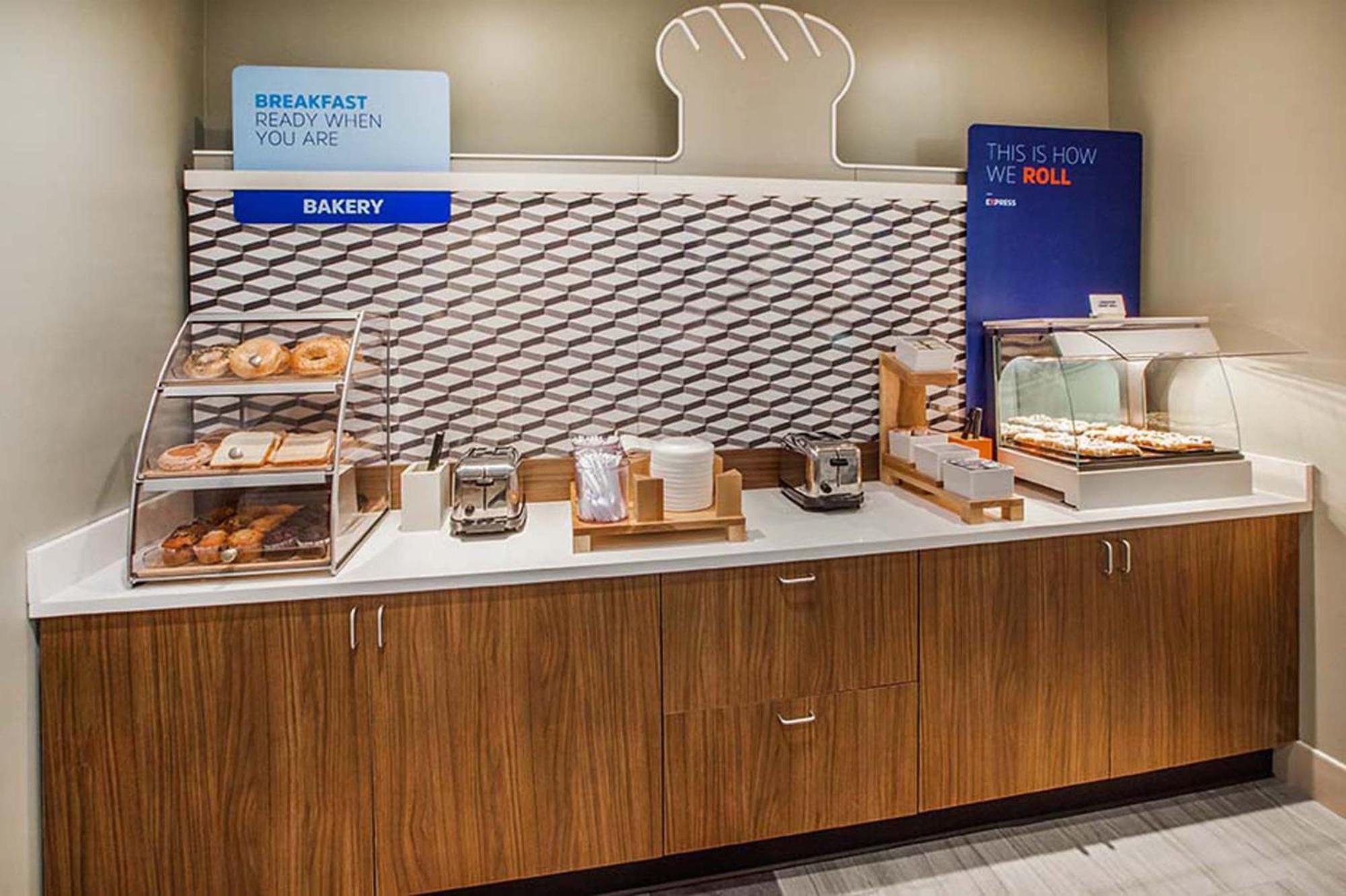 Holiday Inn Express - Plymouth By Ihg Екстер'єр фото